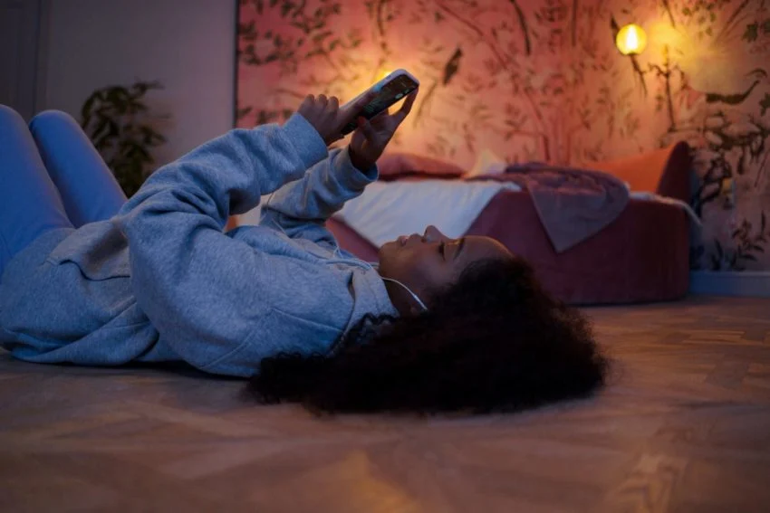 woman unable to sleep